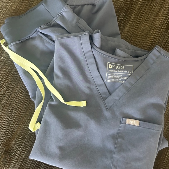 FIGS scrubs sets… original price per set $96 offering $40 per set - Picture 15 of 16